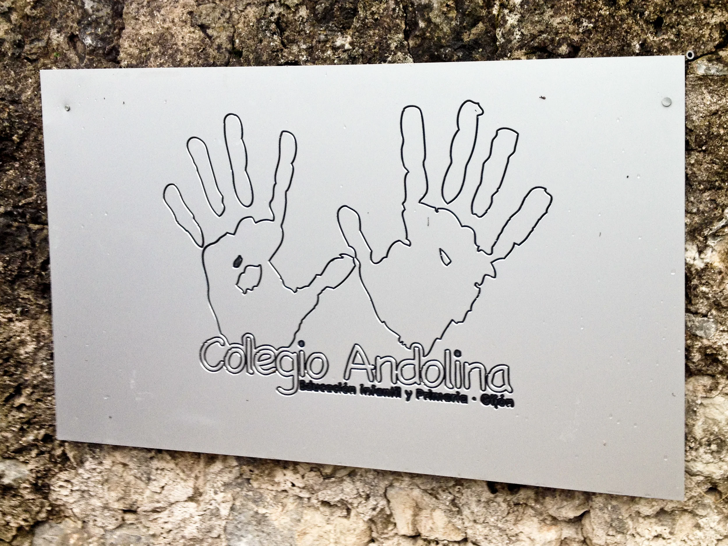 Cartel de entrada del Colegio Andolina