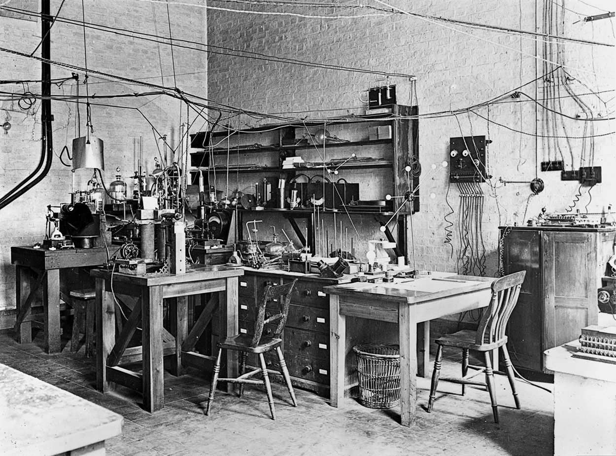 Laboratorio de Ernest Rutherford , comienzos del s.XX Museo de Ciencia de Londres , BY-SA