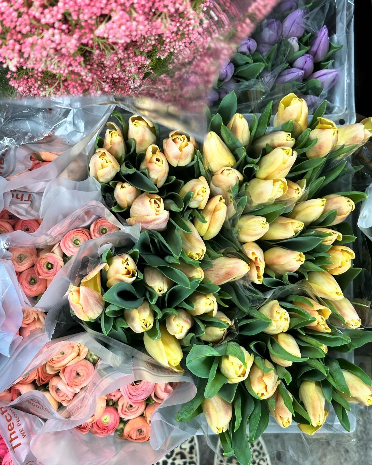 ☔️ April showers bring&hellip; an excuse to buy flowers! Treat yourself to something pretty. We got a fresh shipment just in yesterday: tulips, ranunculus, eucalyptus, sweet pea, and so much more! 

We&rsquo;re open Friday 7am&ndash;4pm, and Saturday