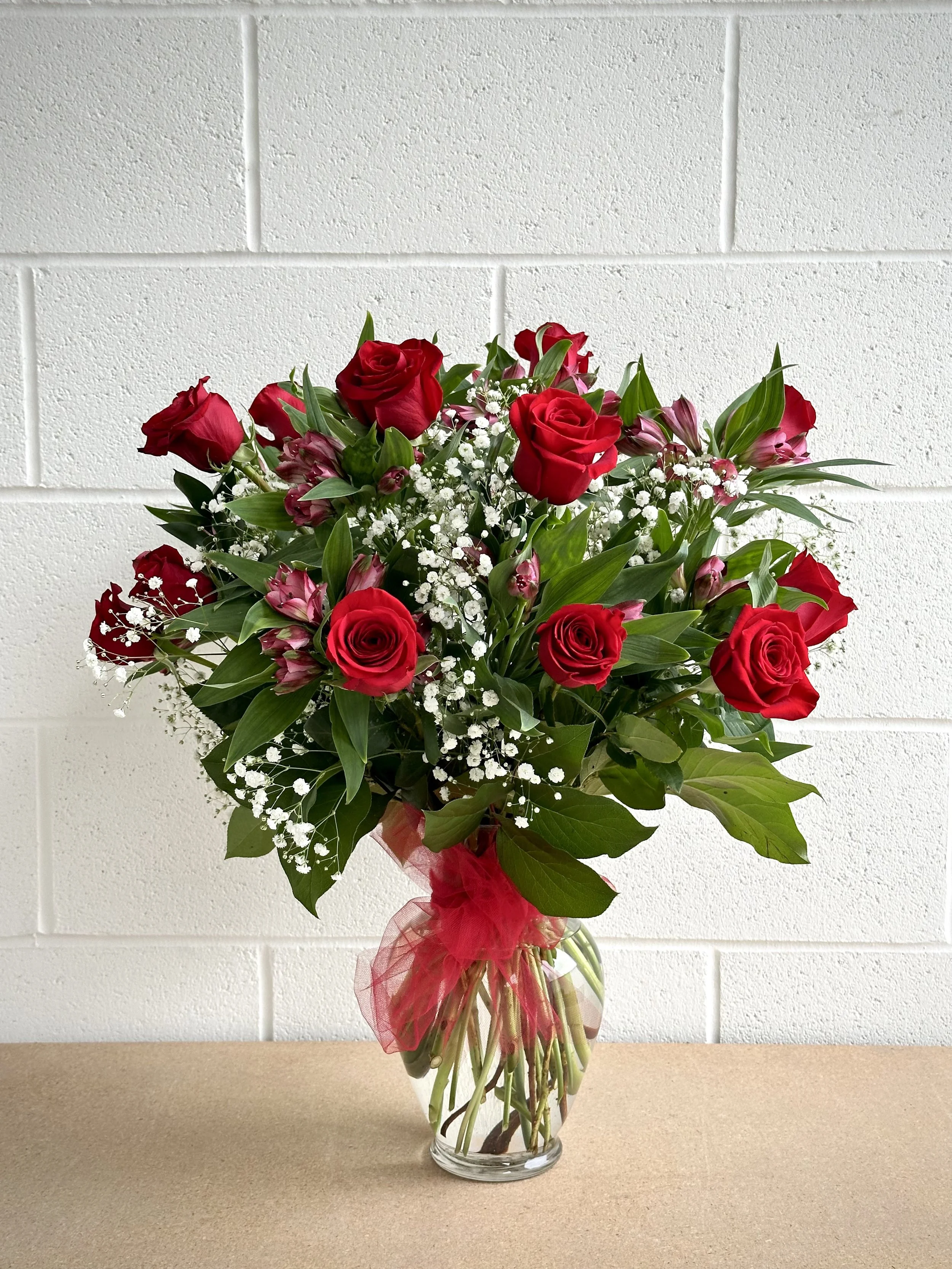 Deluxe Dozen Rose Arrangement