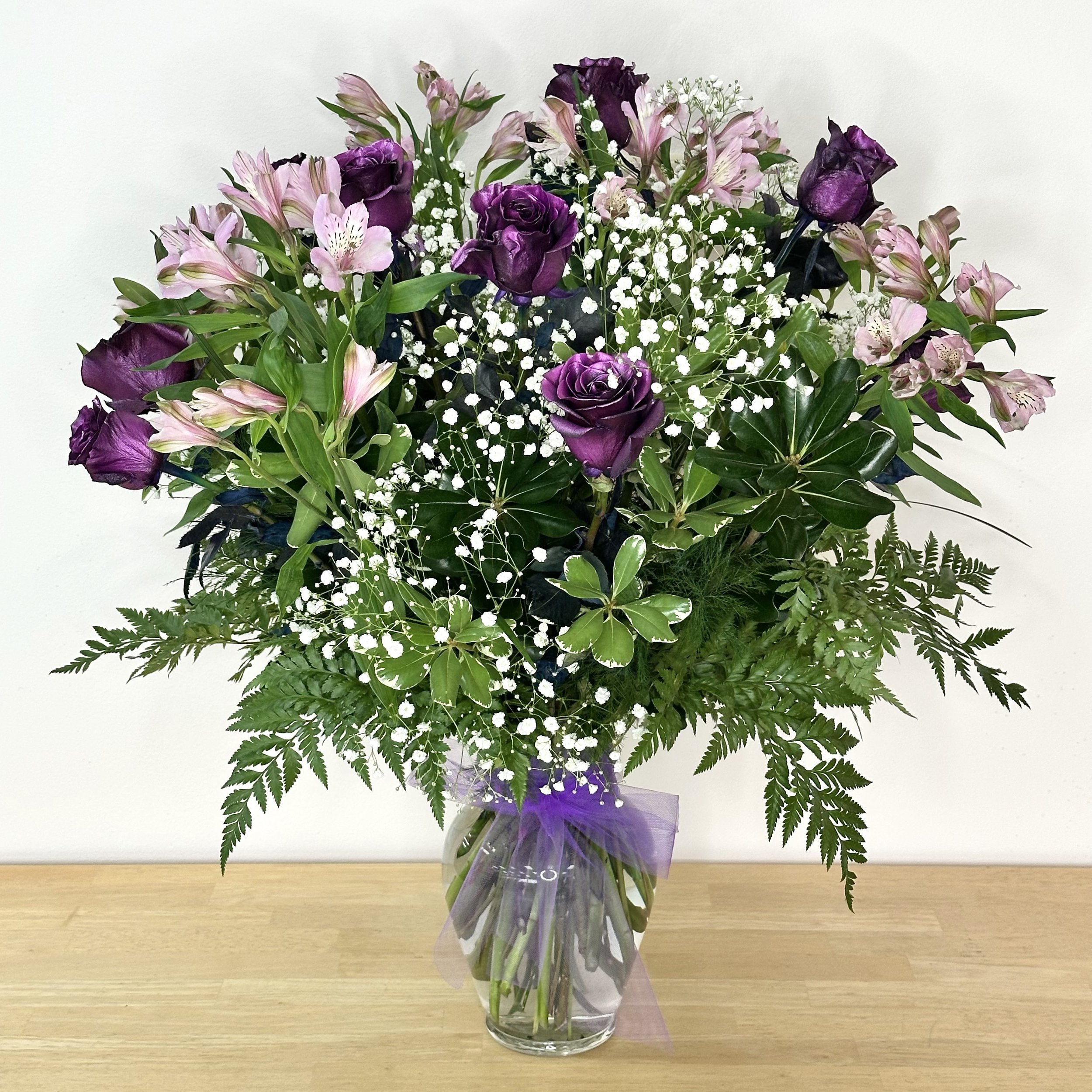 Deluxe Dozen Metallic Rose Arrangement