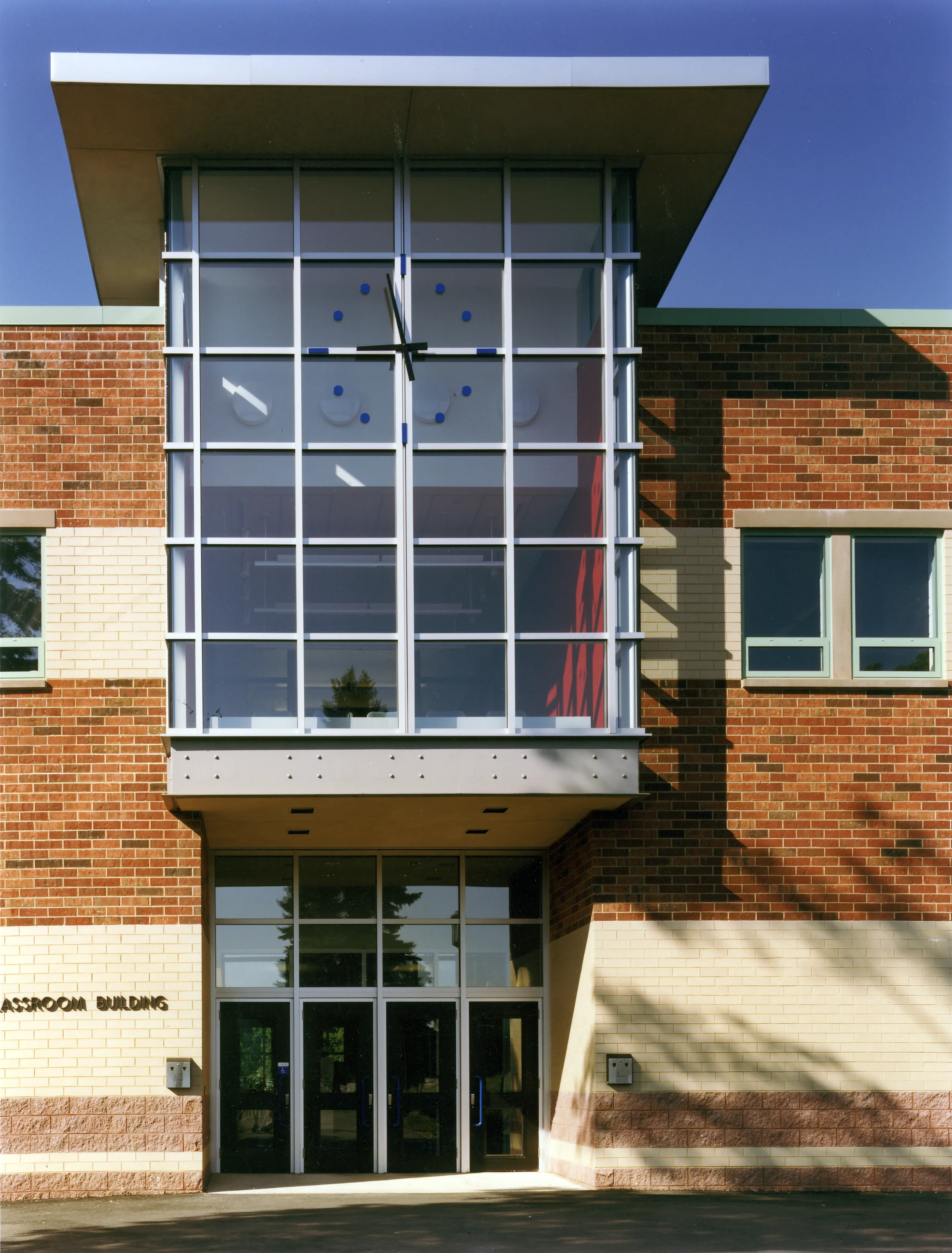 detail of main entrance with seminar room above
