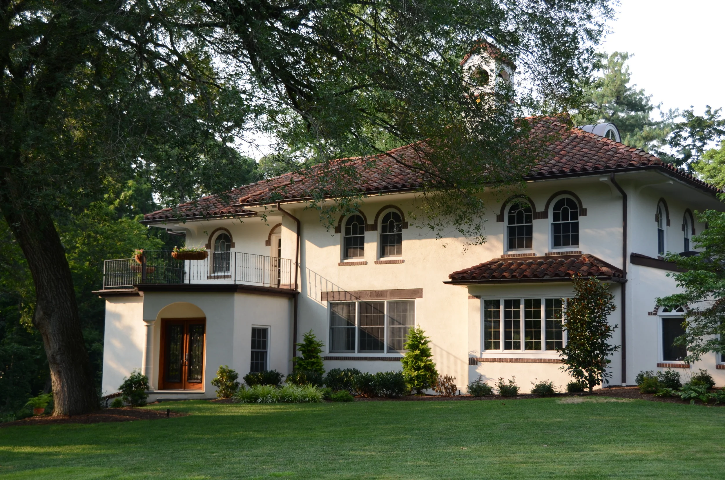 new entry steps at left