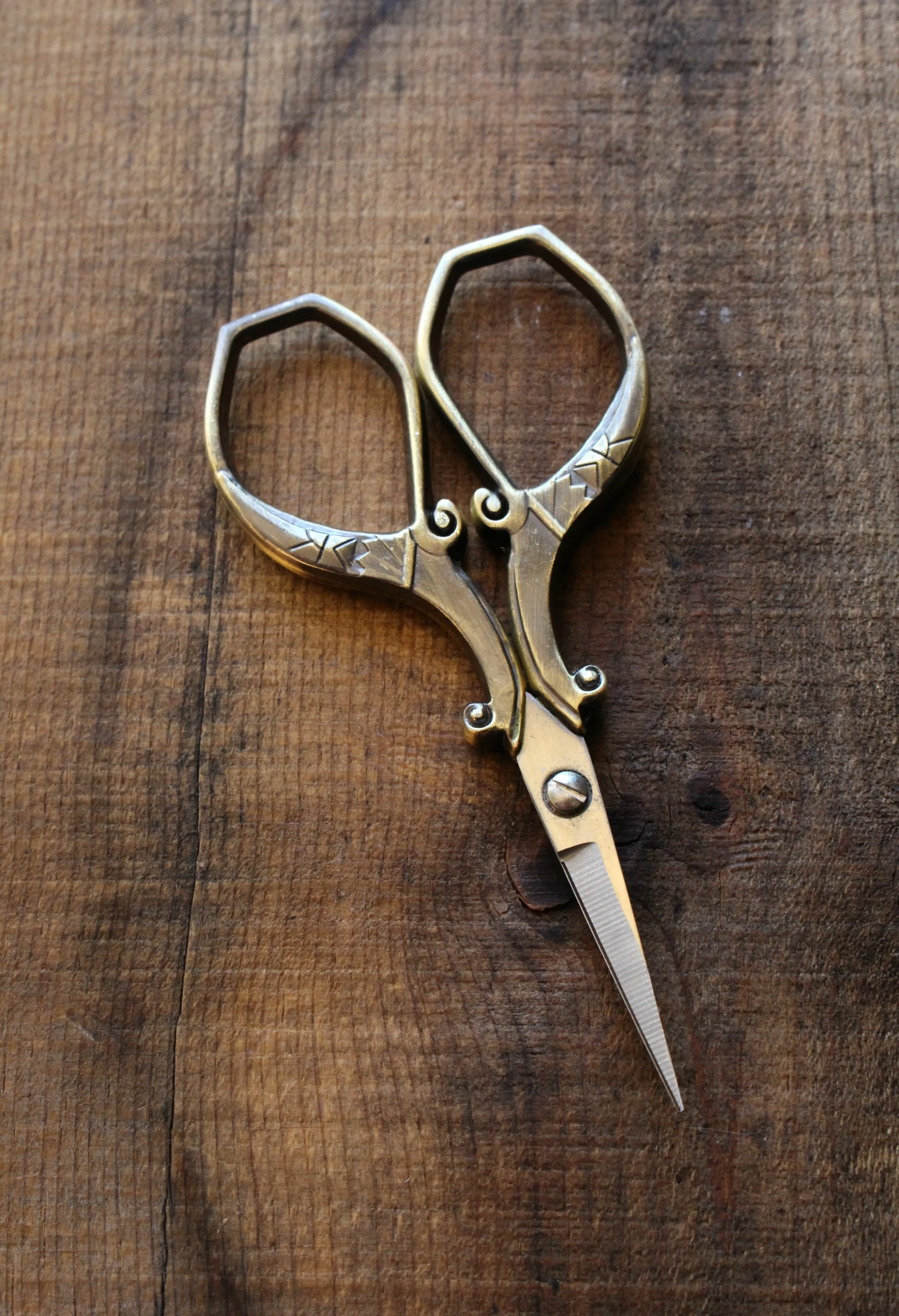 Square Handle Embroidery Scissors.jpg