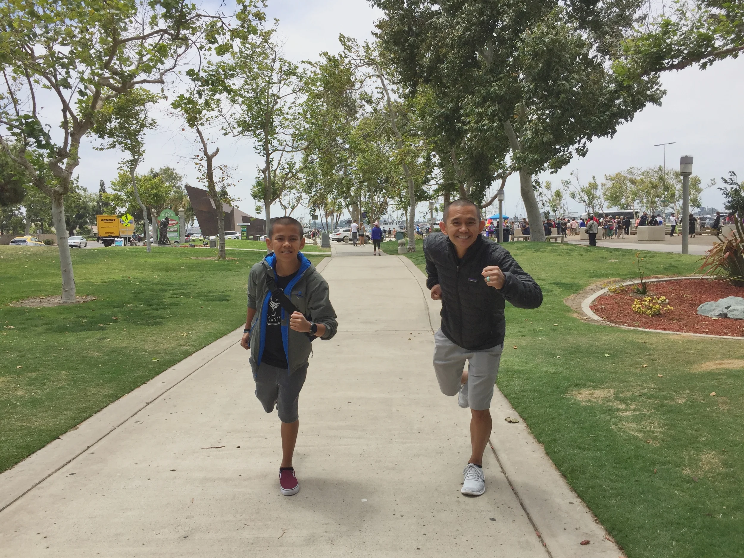 Doing our best @RunningwithSD and @Runnylegs "runch" pose.