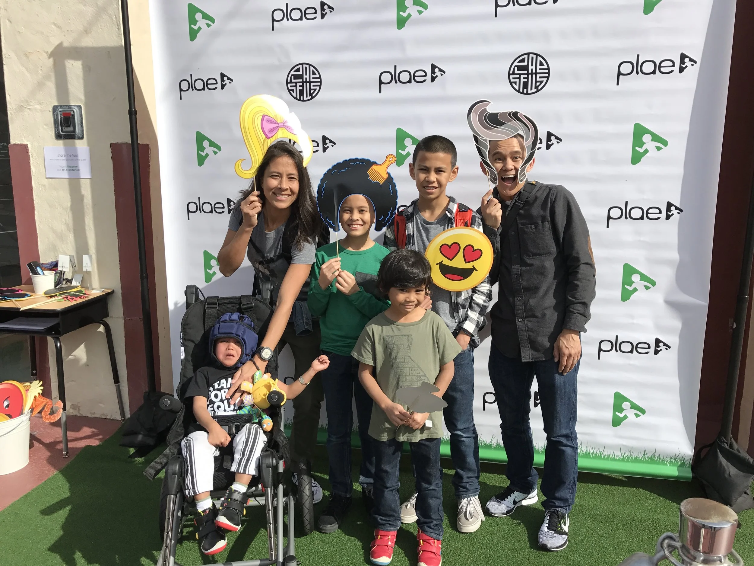 Photo booth op! Best part? Kid volunteers took the pics. ❤
