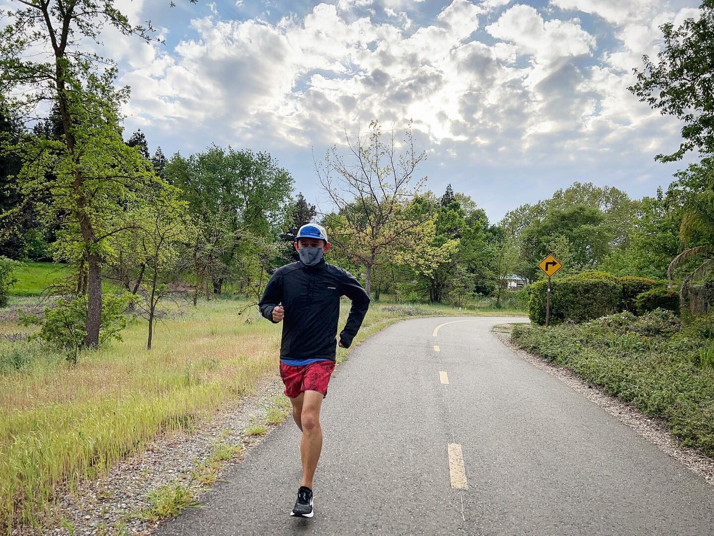 Allergy season is bad enough without the wind, cue in the mask and sunglasses!  LOL but seriously it helps. 

Any other seasonal allergy sufferers out there?  Tips or tricks that help you with outdoors runs during this time?
