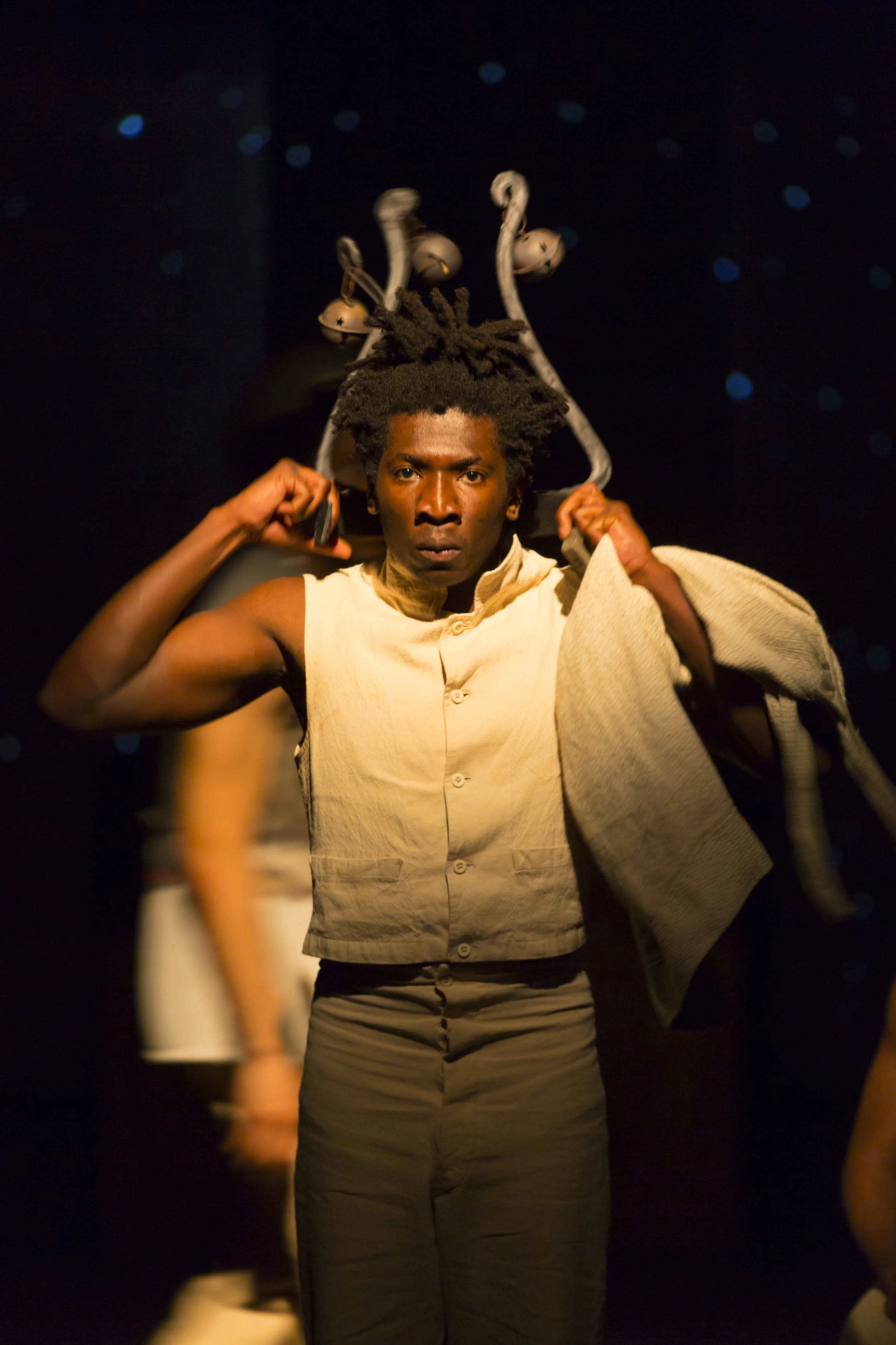 bodies_travel james removes bell collar_0195.JPG