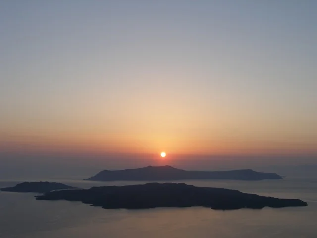 greece_santorini_volcano2.jpg