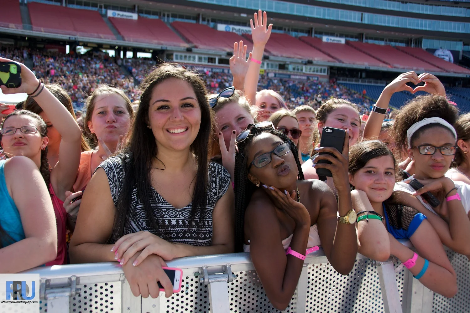 crowd shots 6.jpg