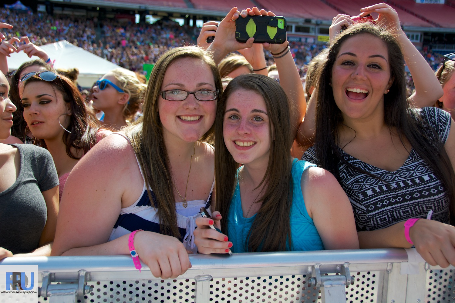 crowd shots 8.jpg
