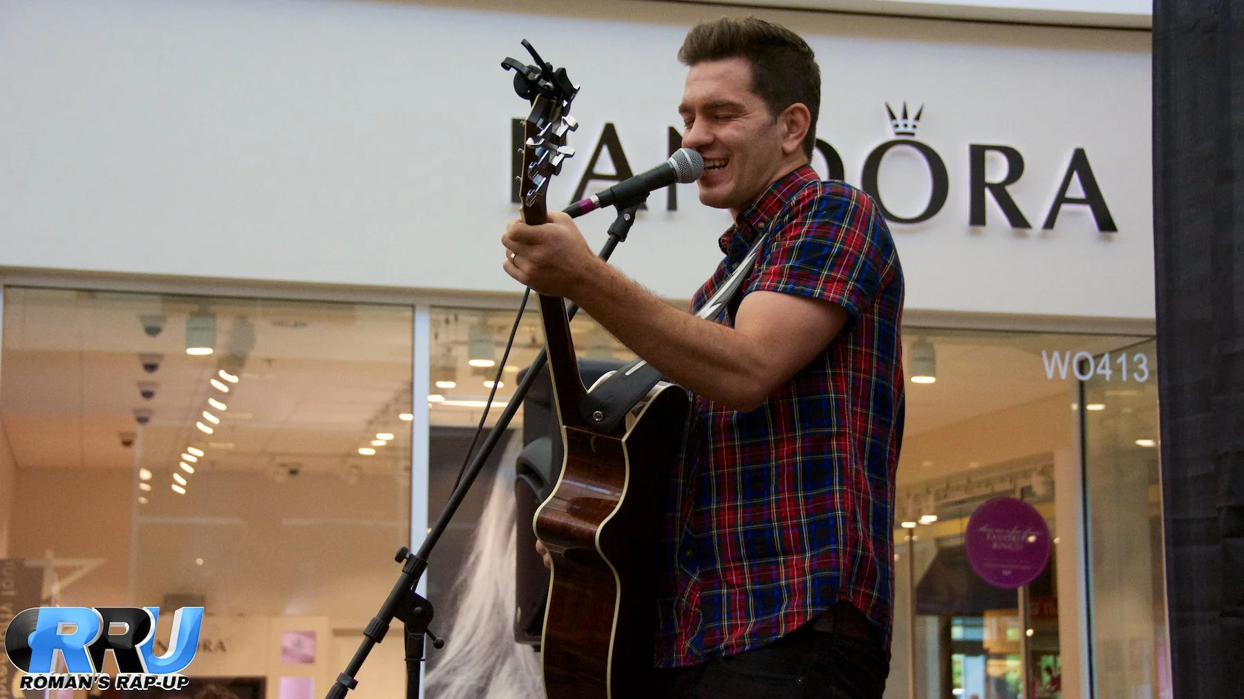 Andy Grammer performing at the Northshore Mall in Peabody, MA on August 9th, 2014 (Benjamin Esakof/Roman's Rap-Up).