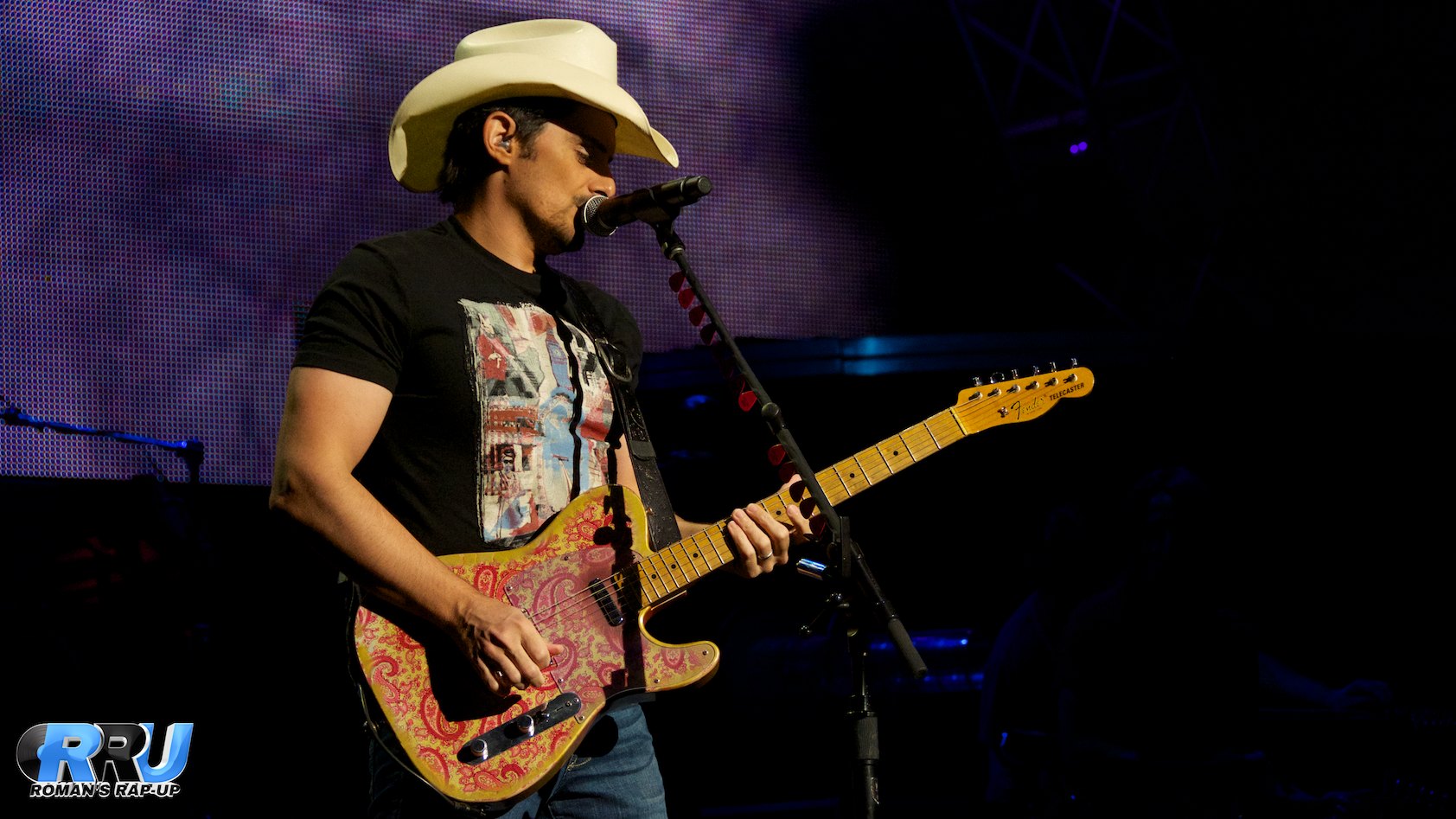 Brad Paisley w- Leah Turner 18.jpg