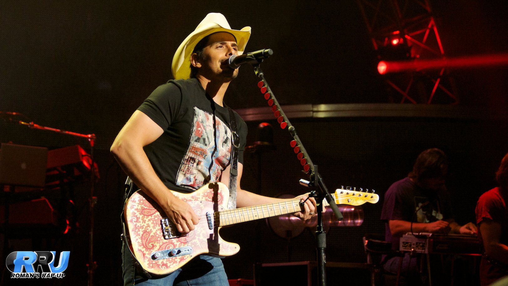Brad Paisley w- Leah Turner 20.jpg