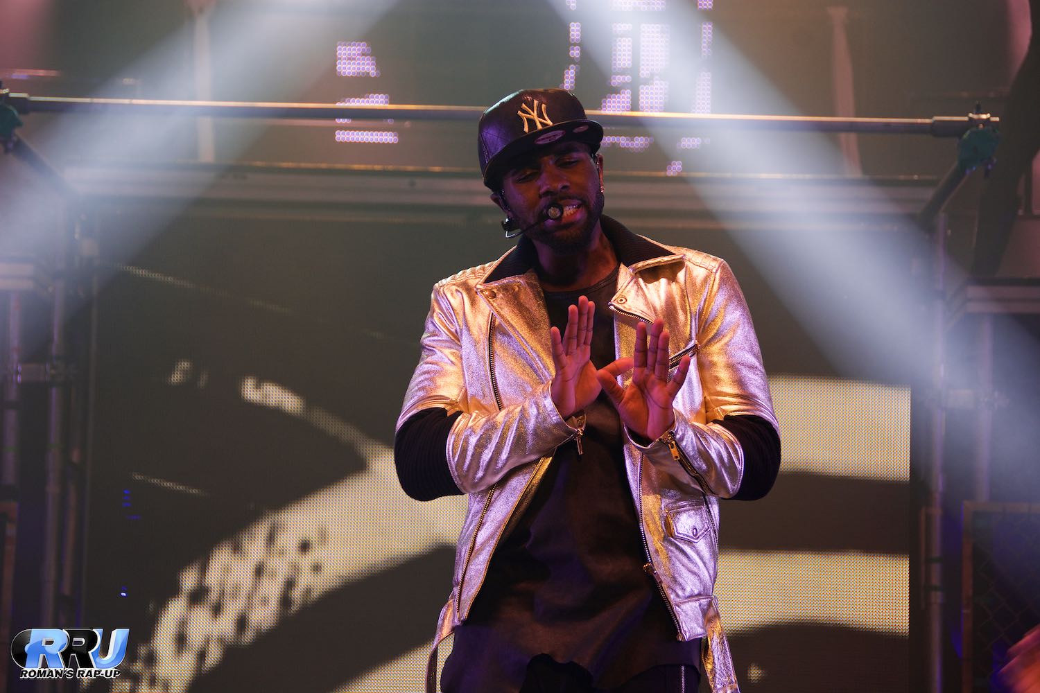 Jason Derulo w- Becky G 18.jpg