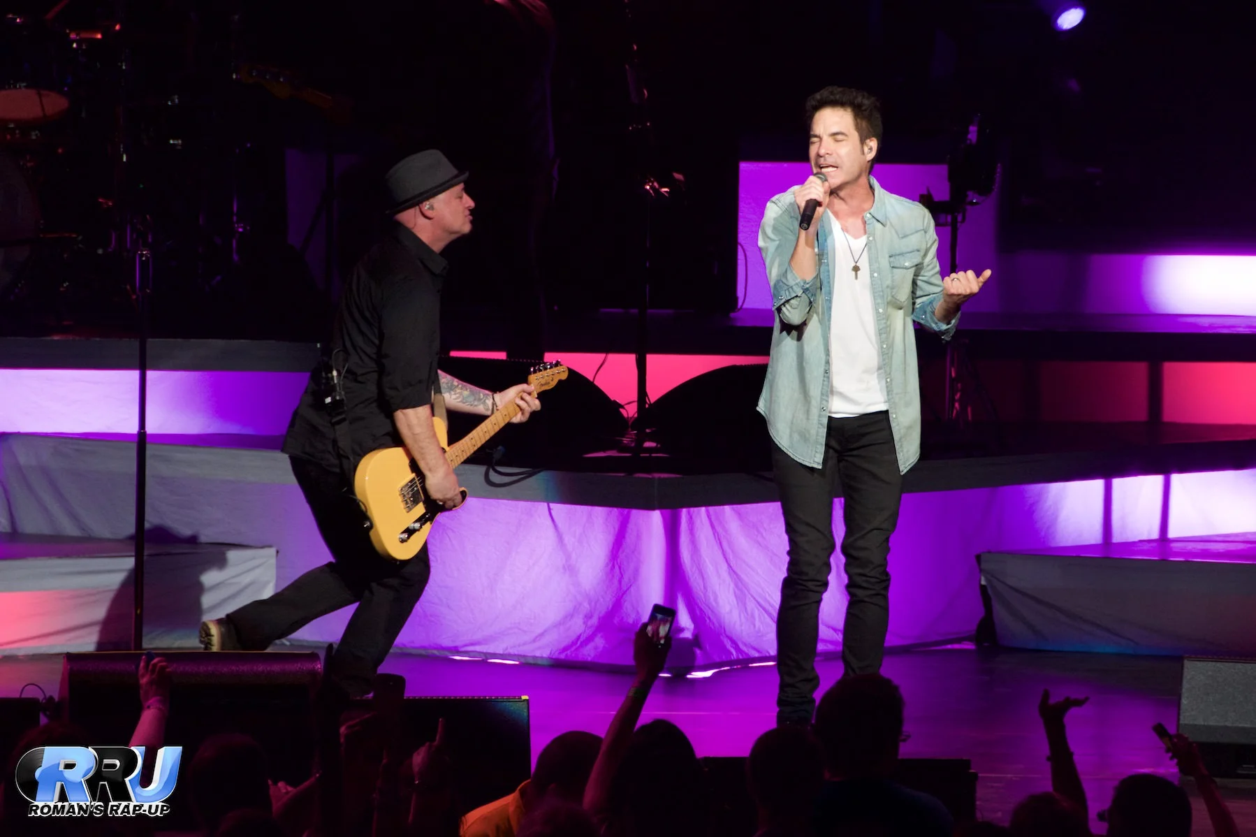 Train performing at the Xfinity Center in Mansfield, MA on June 20th, 2015 (Benjamin Esakof/Roman's Rap-Up).