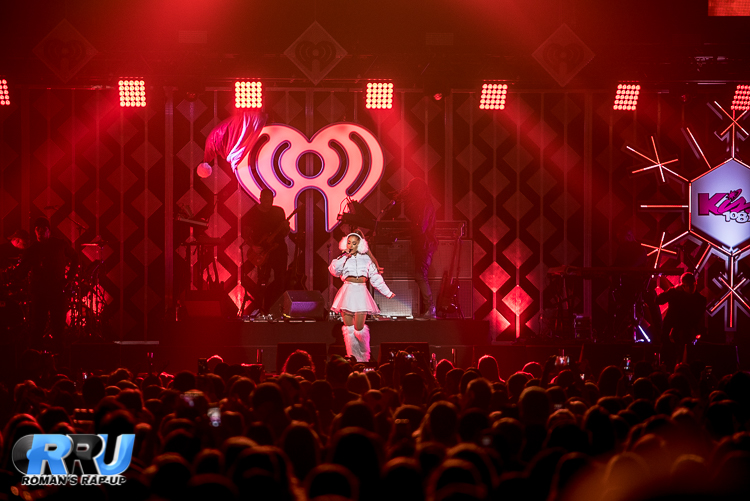 Ariana Jingle Ball_-4.jpg