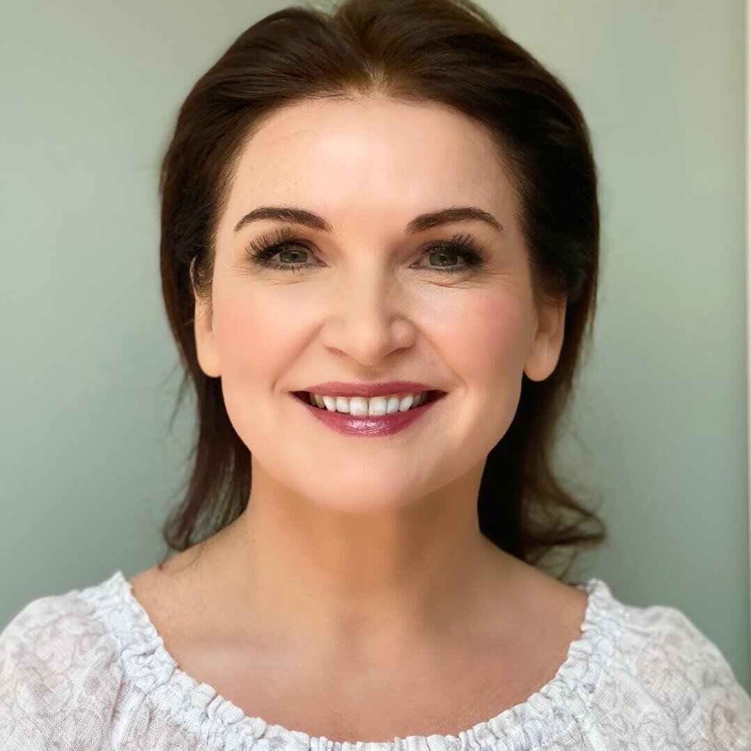 Beauty is timeless. This gorgeous client was looking for MUA for her daughter&rsquo;s graduation. I wanted the focus to be her stunning deep hazel eyes and berry lip. #promakeup #bostonmakeupartist