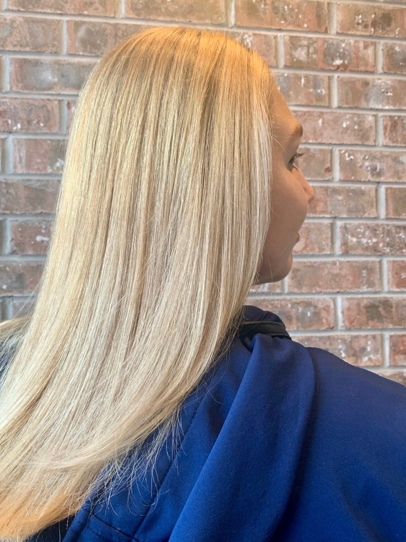 Sleek and shiny ✨ This blonde look is everything!! 😍💛

Hair by Lexi

#fixsalonseattle #blondehair #seattlesalon #seattlehairstylist #redken