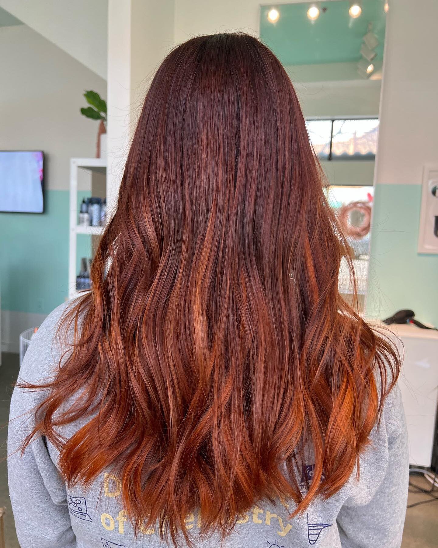 Investing in yourself always pays off ❤️ We&rsquo;re in love with these beautifully maintained hair extensions! 

Hair by Rhiannon

#fixsalonseattle #seattlehairstylist #seattlehairextensions #universityvillage #greenlake #seattlelifestyle
