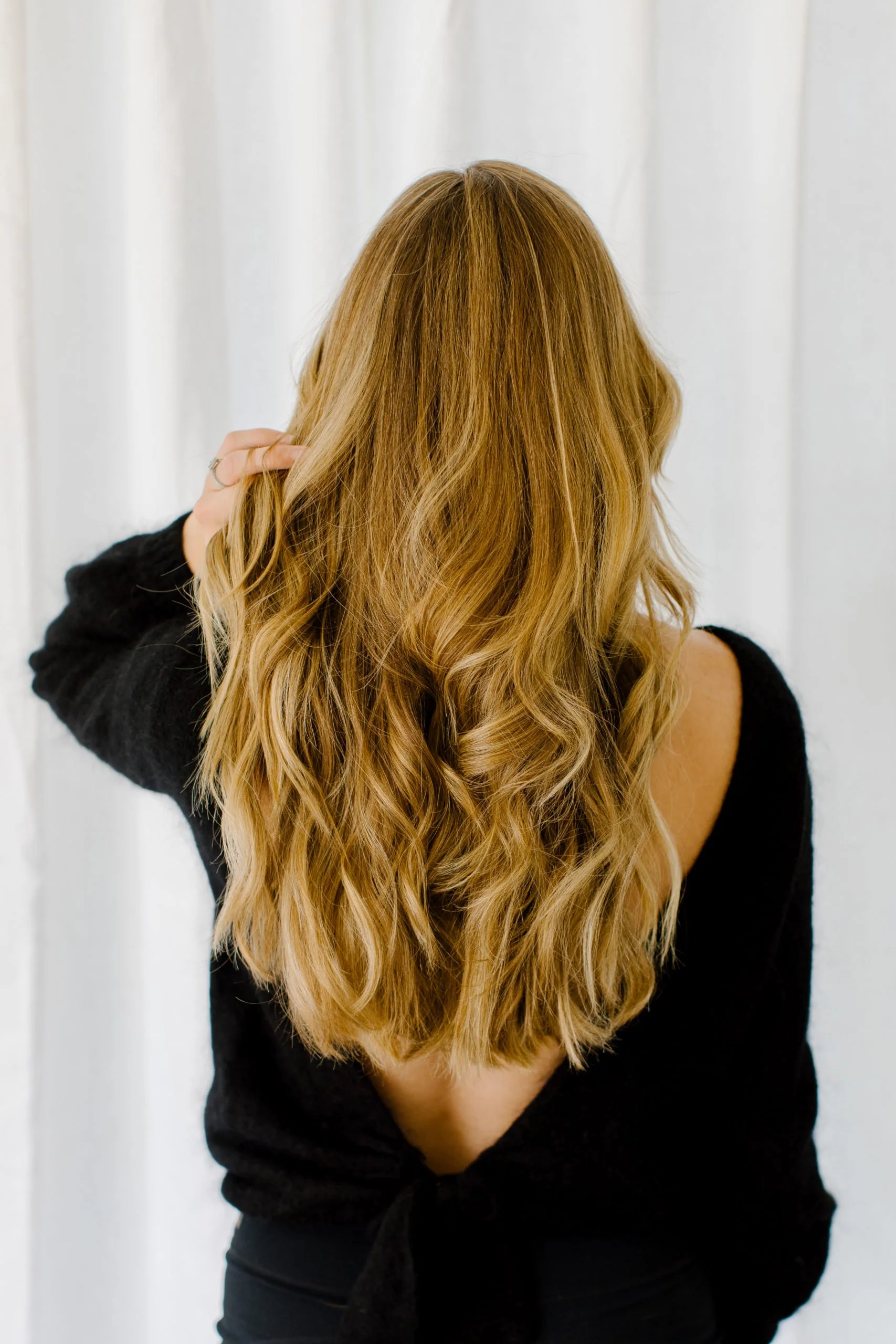 loose-curls-hair-tutorial-12-scaled.jpg