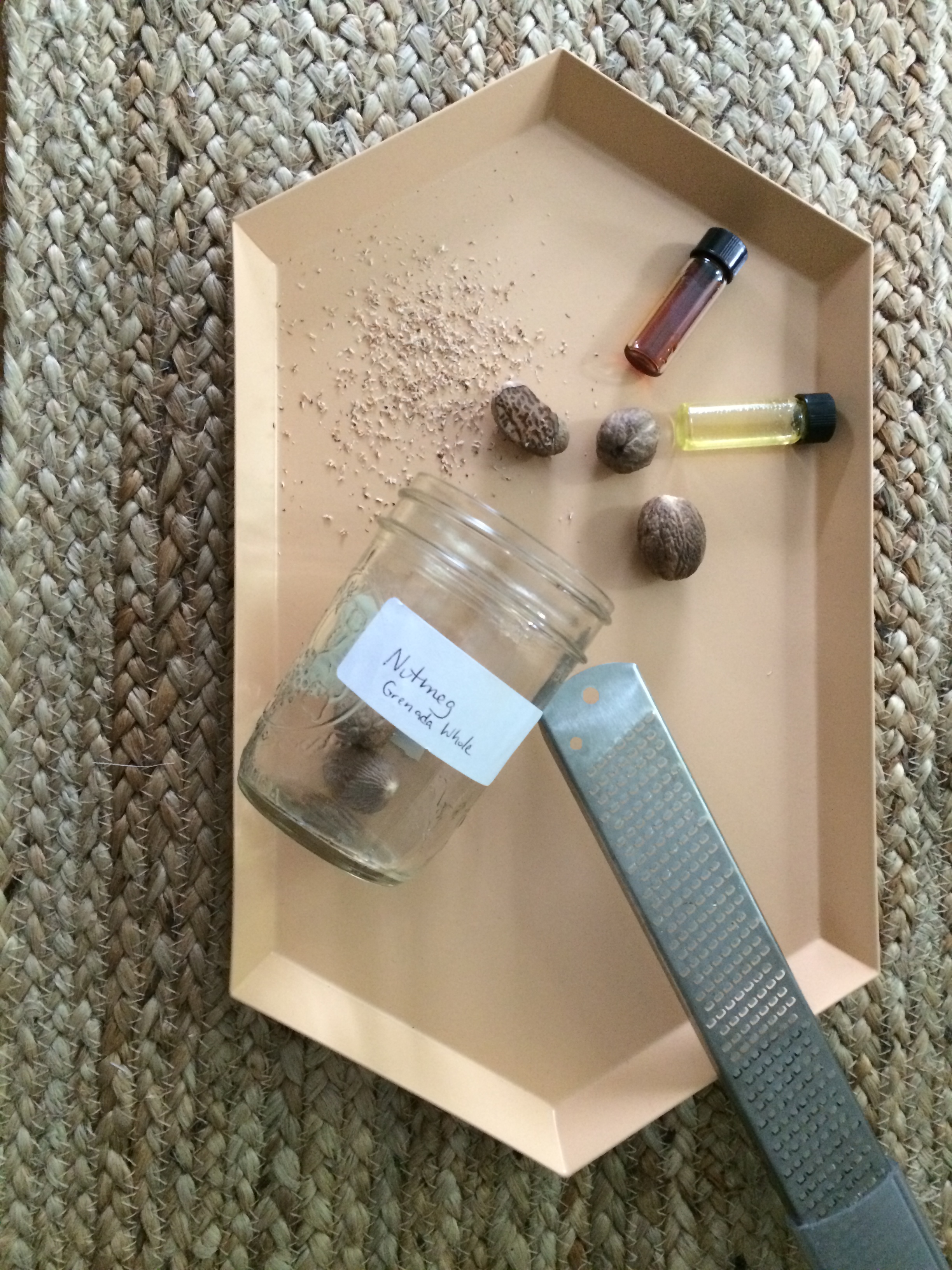 Nutmeg absolute (dark oil), nutmeg essential oil (light oil), nutmeg whole and grated. 
