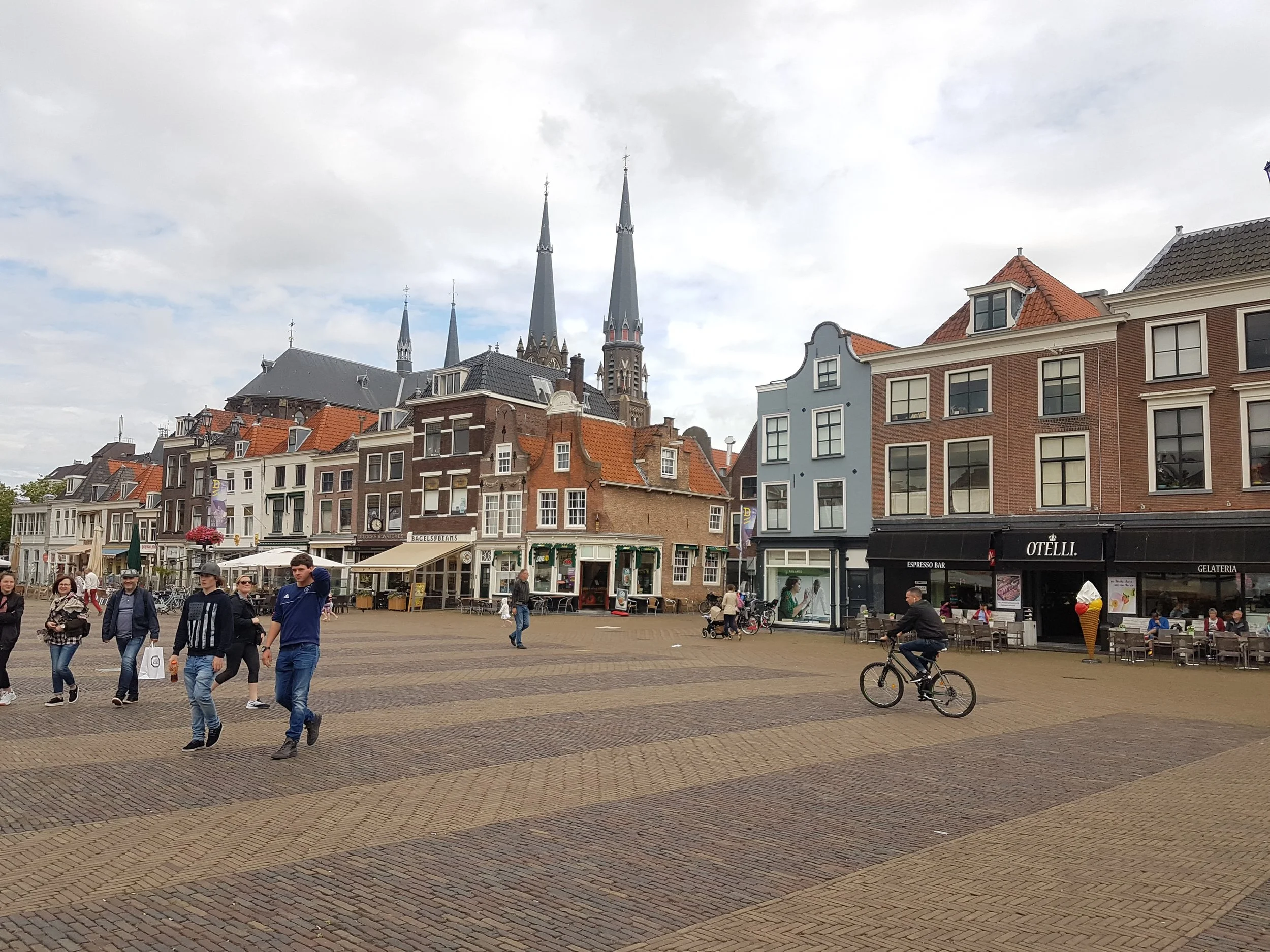 The fine city of Delft and its main square.