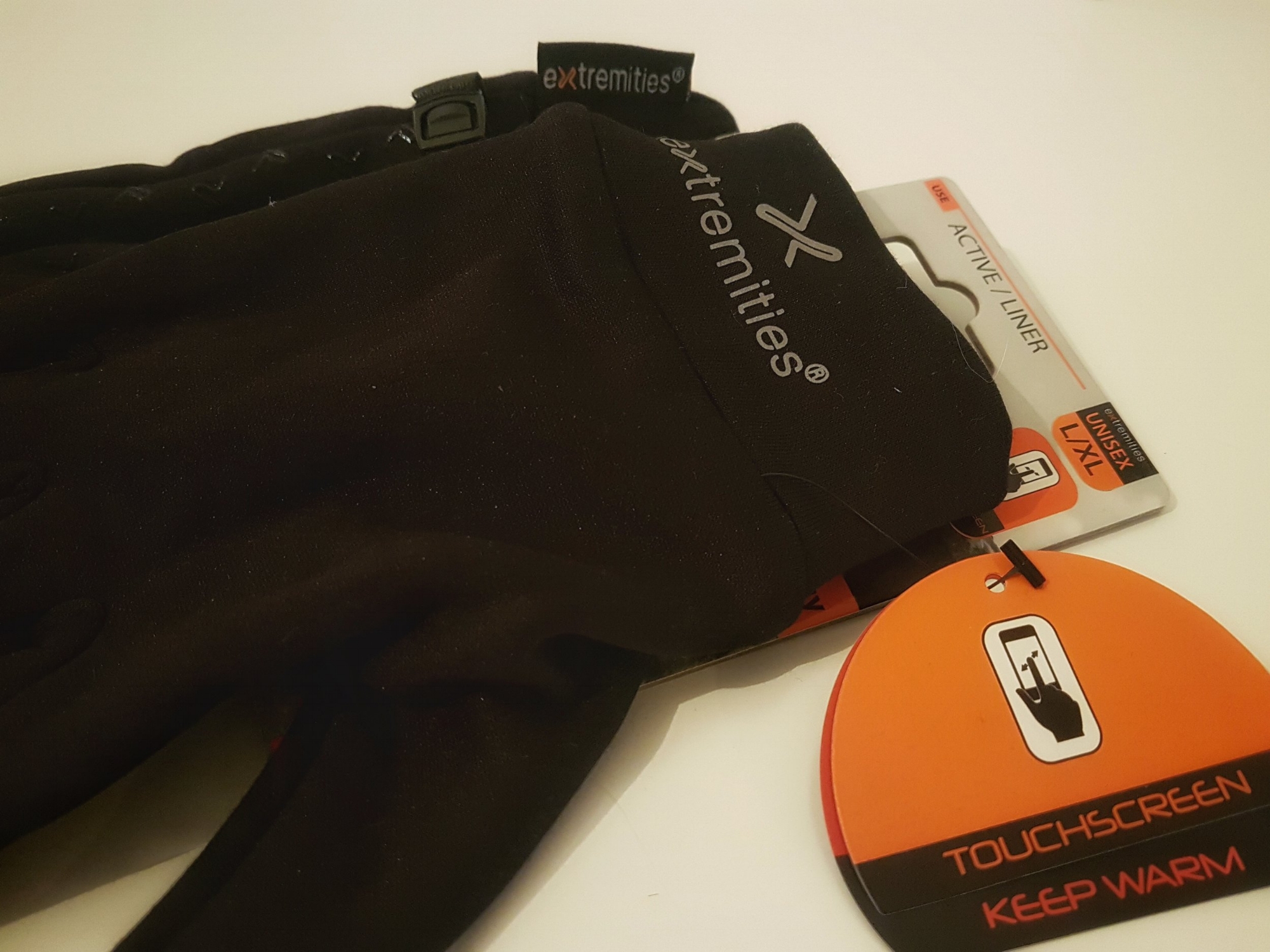 The Touchscreen functionality with these gloves allows you to utilise all devices, whilst keeping your hands warm.