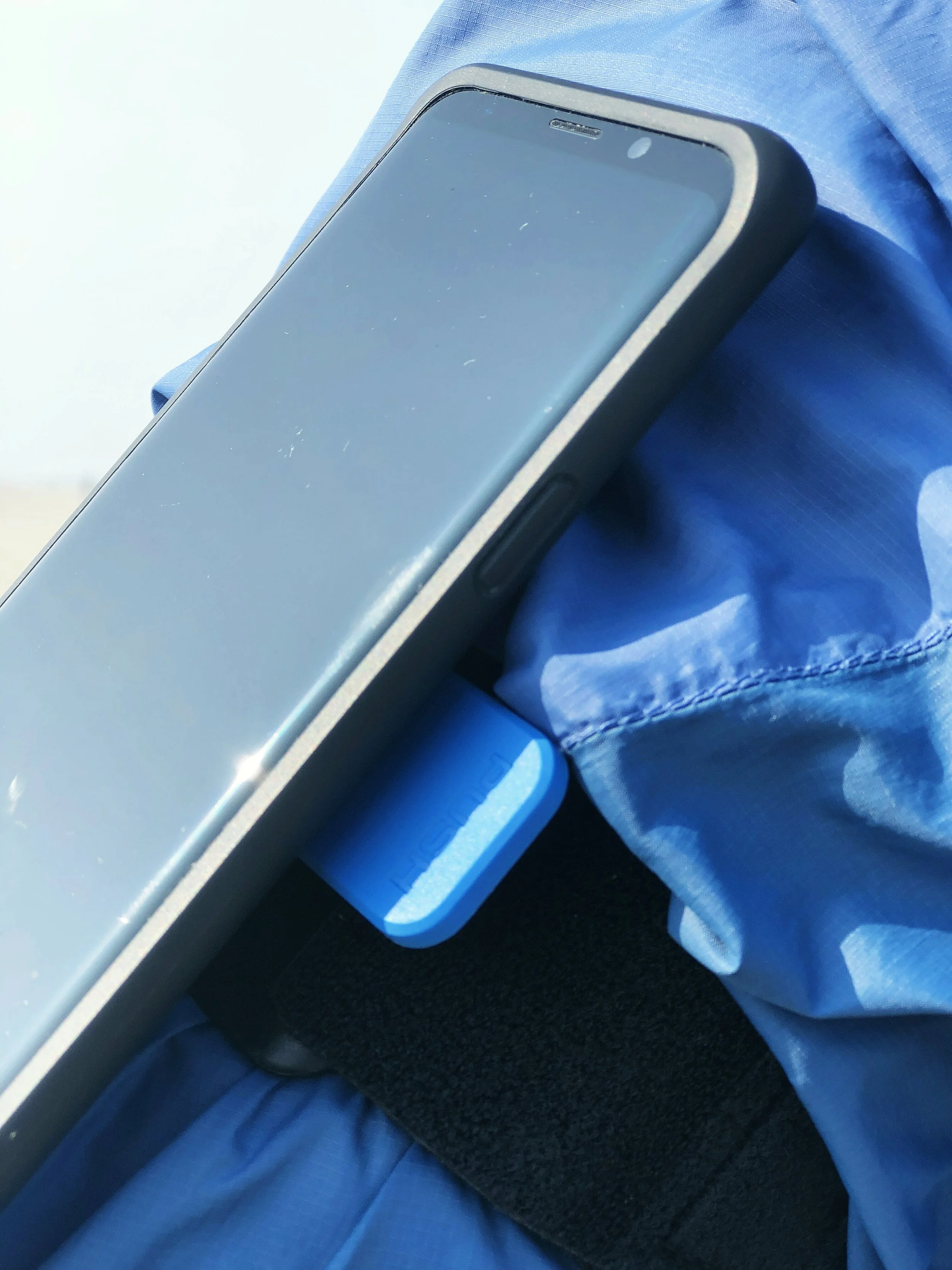 A slick design that fits easily onto the arm. It looks good and feels good too.