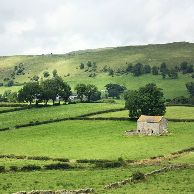 Looking forward to the long awaited summer holiday. 
A visit home 🏠 to the UK and then off to some other exciting destinations.

#placestowanderandexplore #peakdistrict