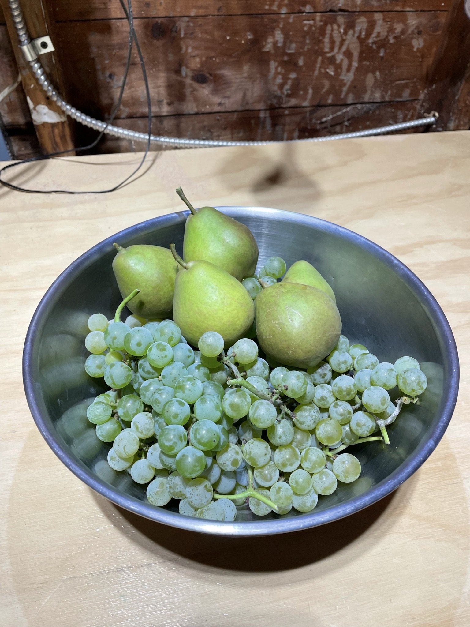 green table grapes and pears.JPEG