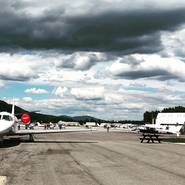 General Aviation is out in full force today on KSZT’s ramp! Not sure if we had a free tie-down space with all the pilots visiting Quest after Missoula’s AOPA Fly-In. #aopa #questaircraft #generalaviation #aviation #aviationlovers #aviationphotography #instagramaviation #sandpoint #airport #idaho
