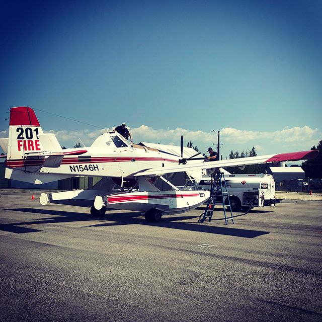 It&rsquo;s not every day we see a Fire Boss on the ramp, let alone two!! Troy&rsquo;s doin&rsquo; work with these thirsty planes 😅⛽️💪🏼 #fireseason #fireboss #slinginjeta #work #sandpointairport #aviation #aviationlovers #aviationphotography #fbo #