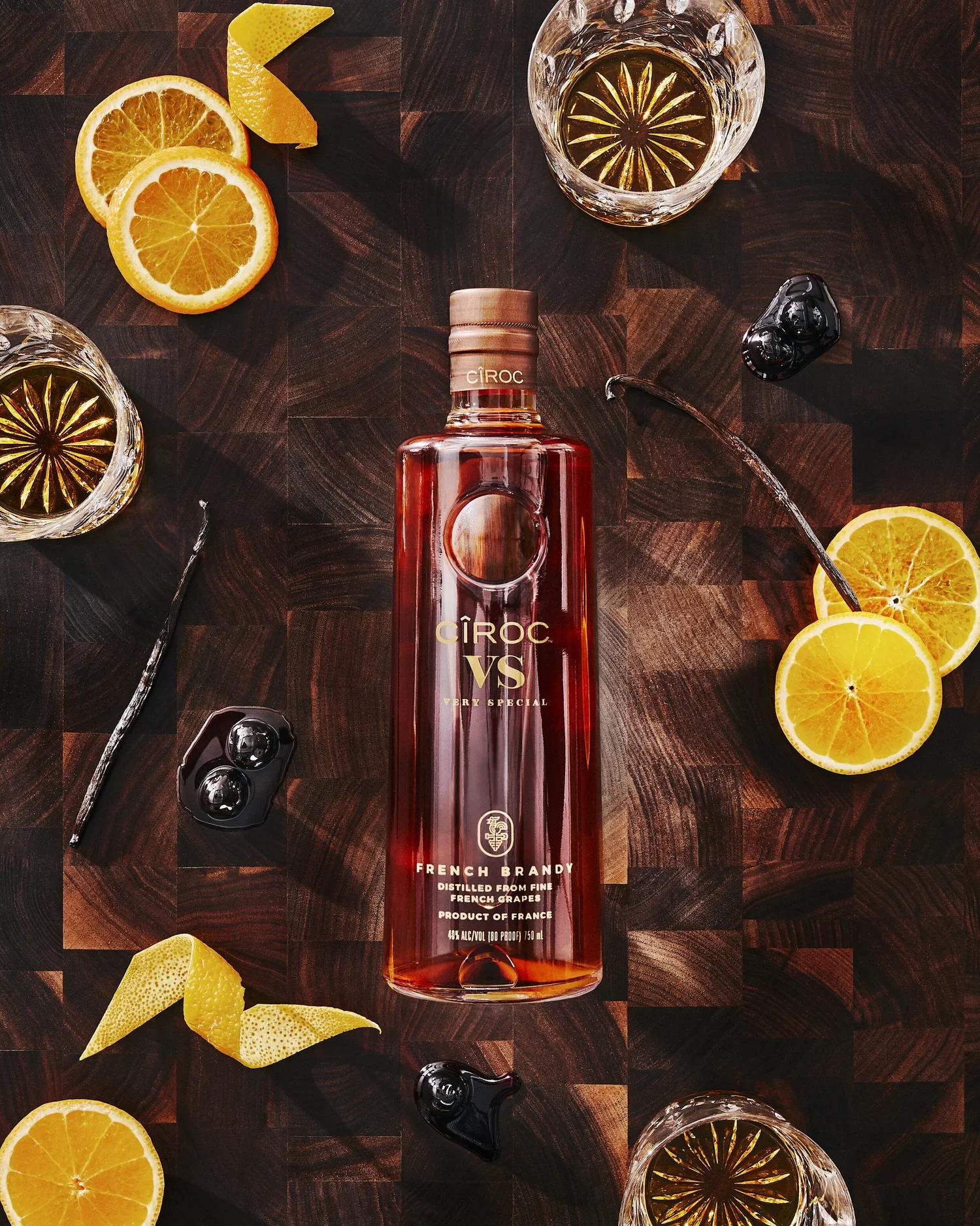 09_VS_Bottle_Overhead+_2684_r3.webp