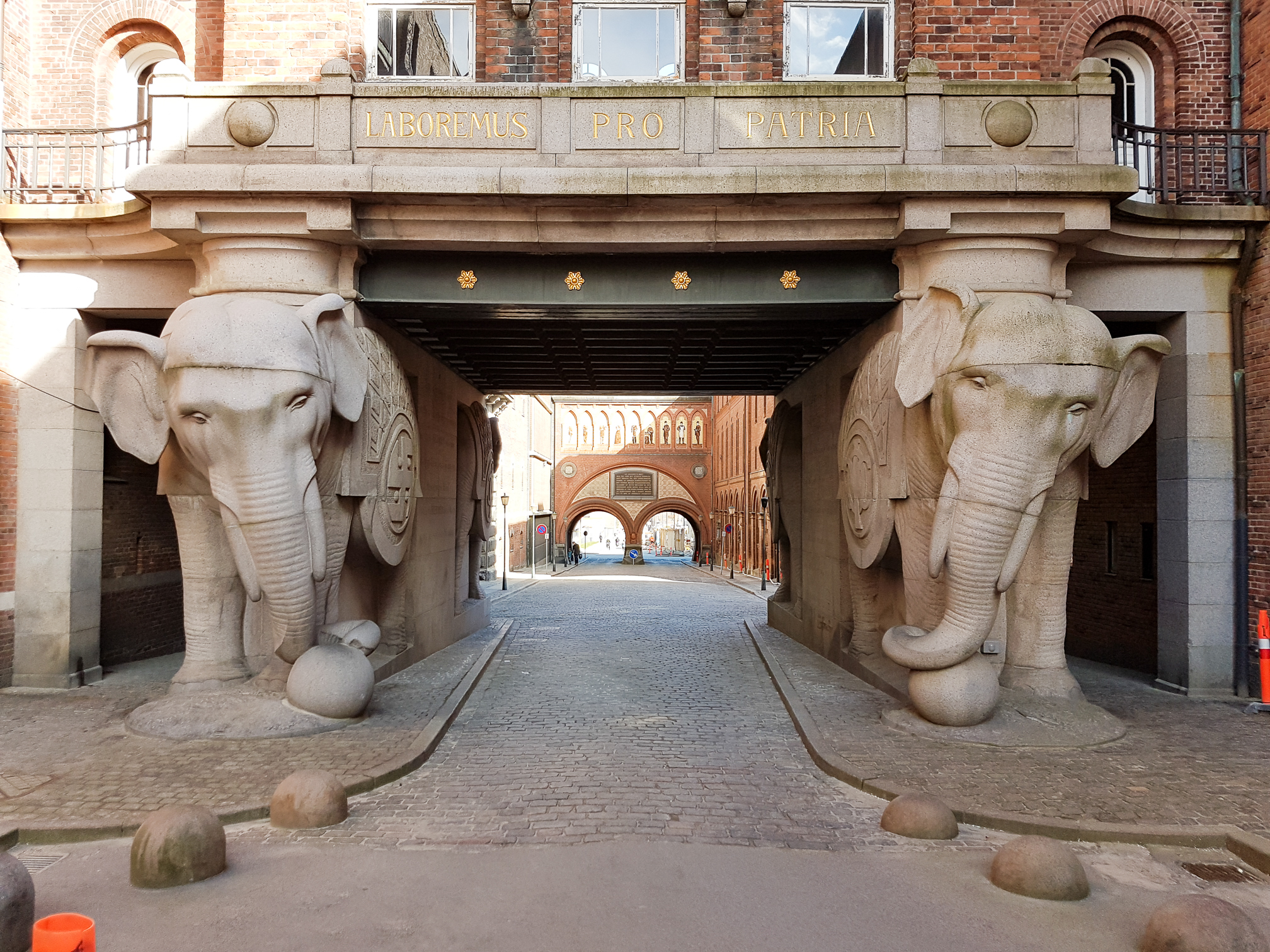 Love saying hi to the elephants on this route home!