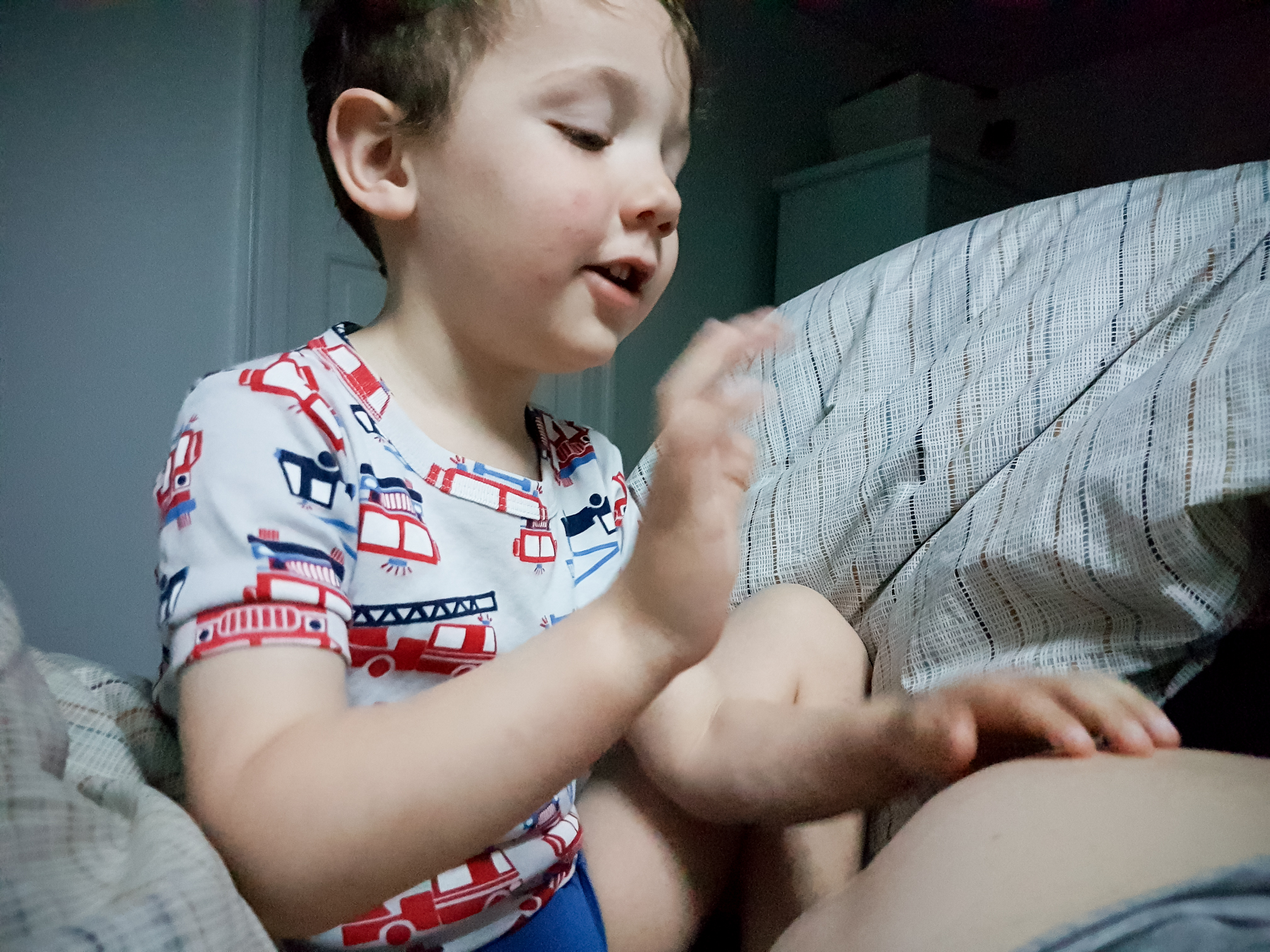 Belly drummin'.