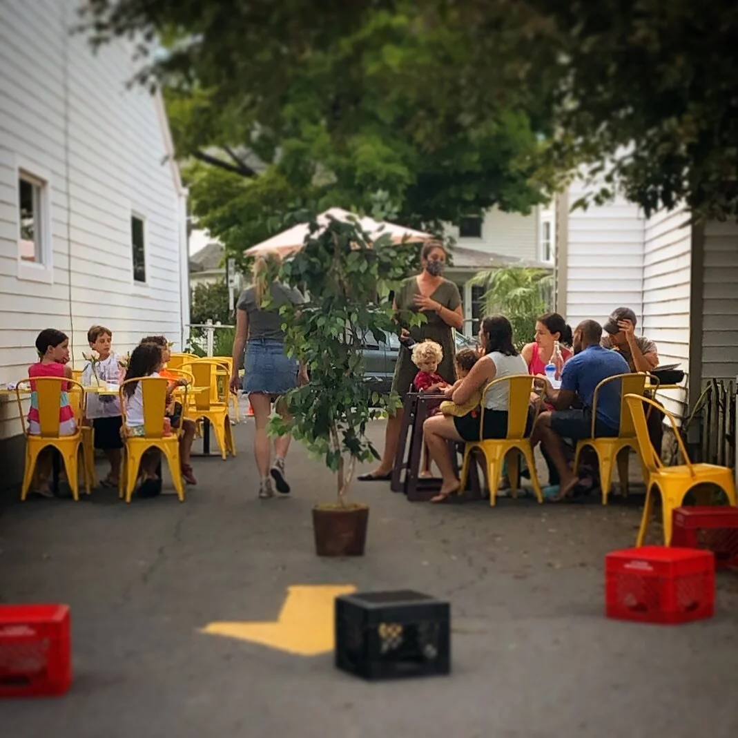 Woodstock alleyway dining