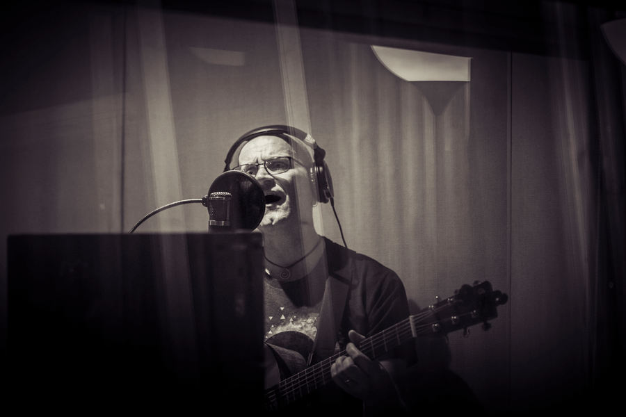 Dave-at-The-Loft-01.gif