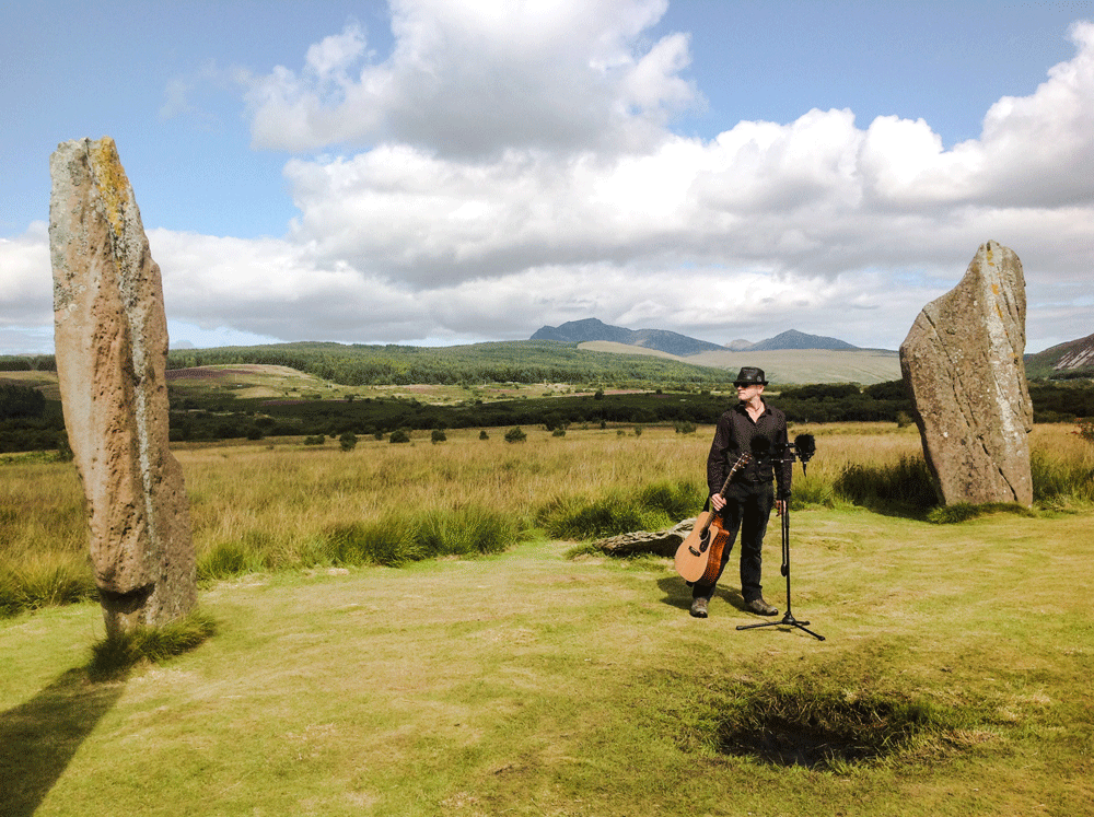 Dave-on-Machrie-Moor.gif
