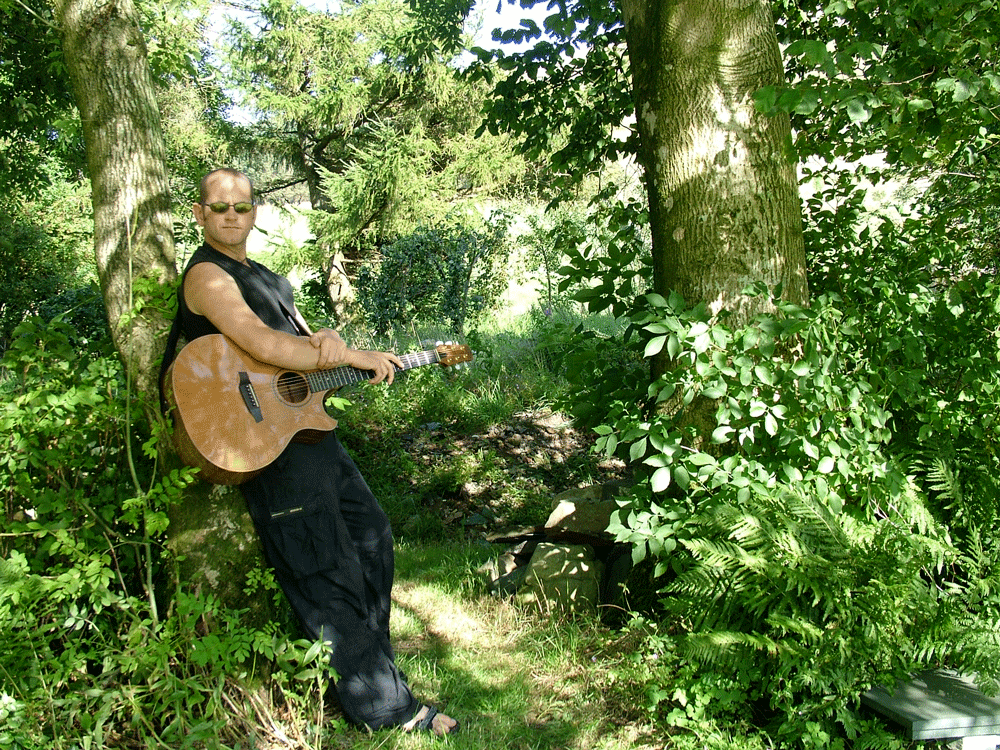 Dave-Ghyll-Cottage-Garden.gif