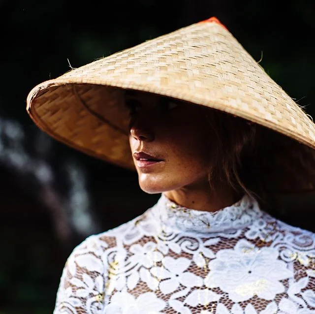 Local tradition meets modernity. @yoga15abi somewhere deep in the forest in #bali at a secret little temple. #earlymorningshoot #traditions