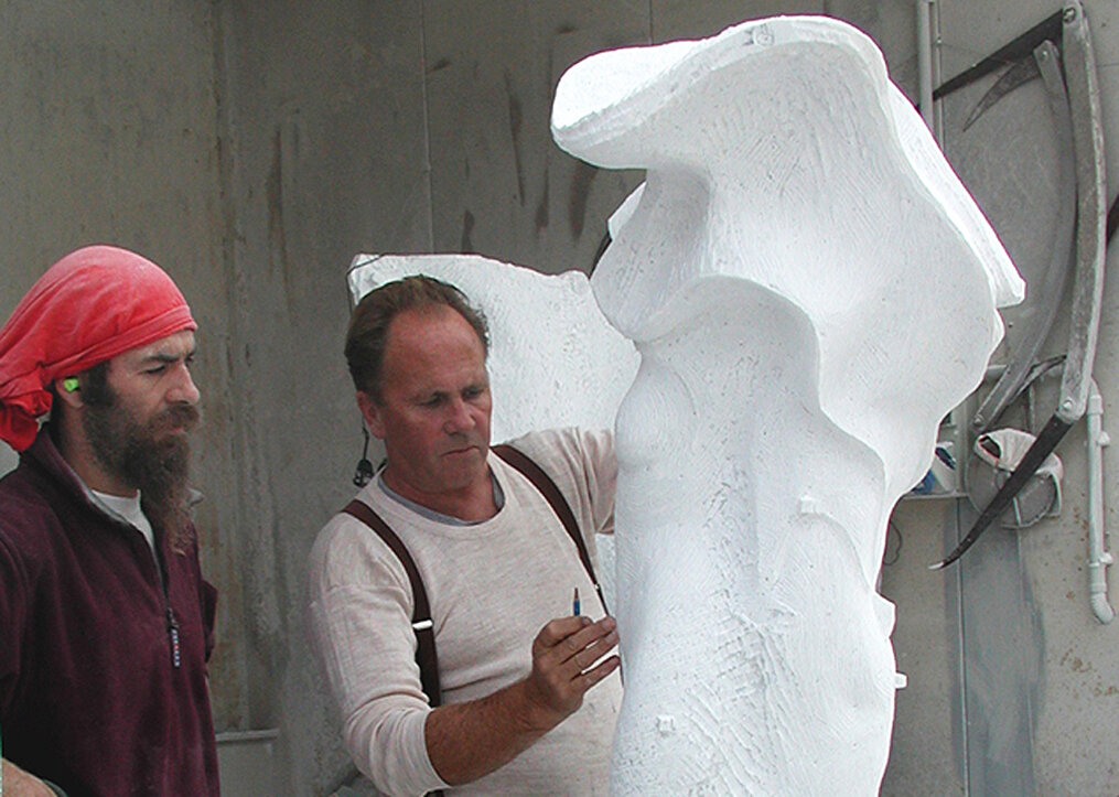 Eppe de Haan and Leonardo making changes to 'Unitas' in white carrara marble