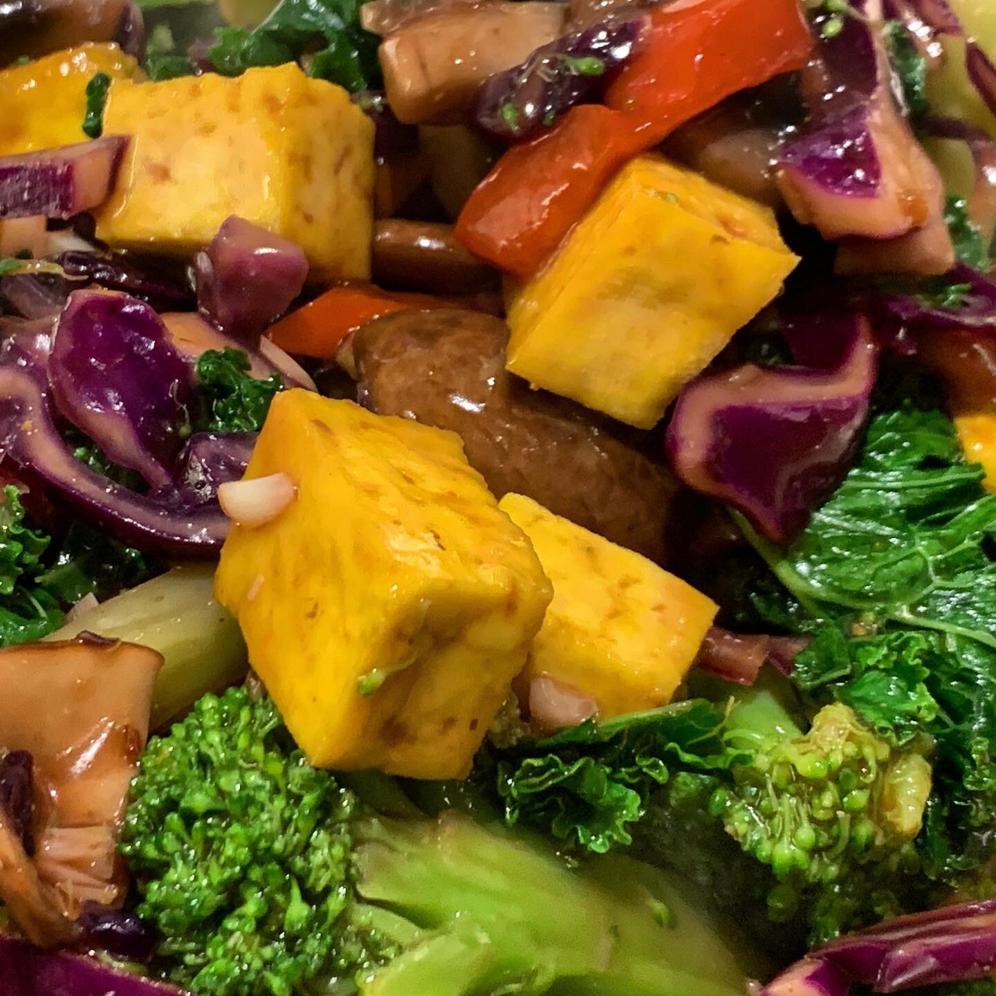 Hot and Spicy Tofu. 🌶 This was pretty much a big bowl of veggies that needed using up in my fridge. 🥢 For all things delicious and healthy to eat ➡️ visit www.lovethycarrot.com
.
.
.
.
#stirfryveggies #vegan #homemadefood #vegan #veganfood #plantba