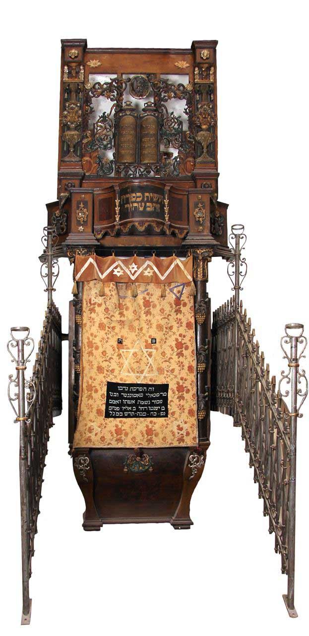 Aron Kodesh of the Great Synagogue of Siret in Romania 1.jpeg