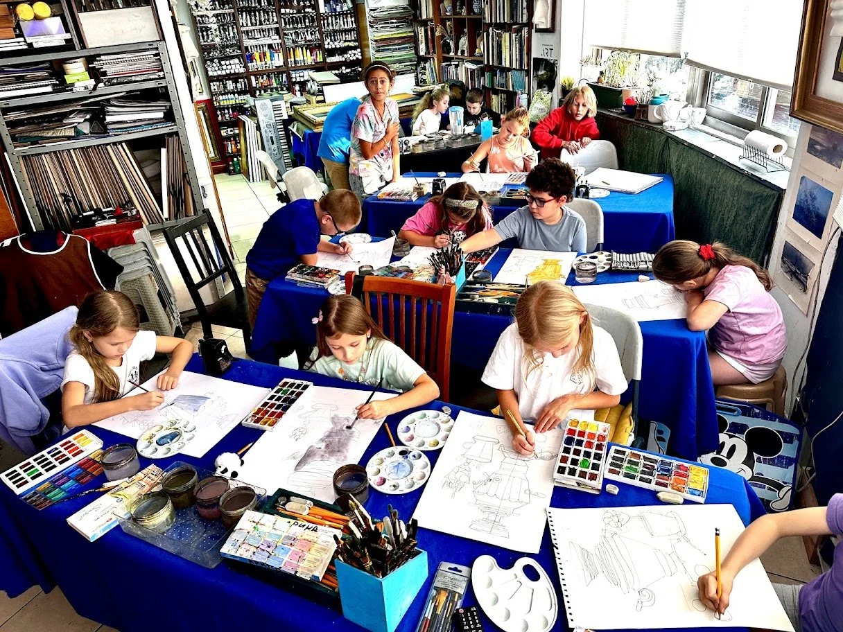 art-teacher-mentoring-child-art-class-haifa.jpg