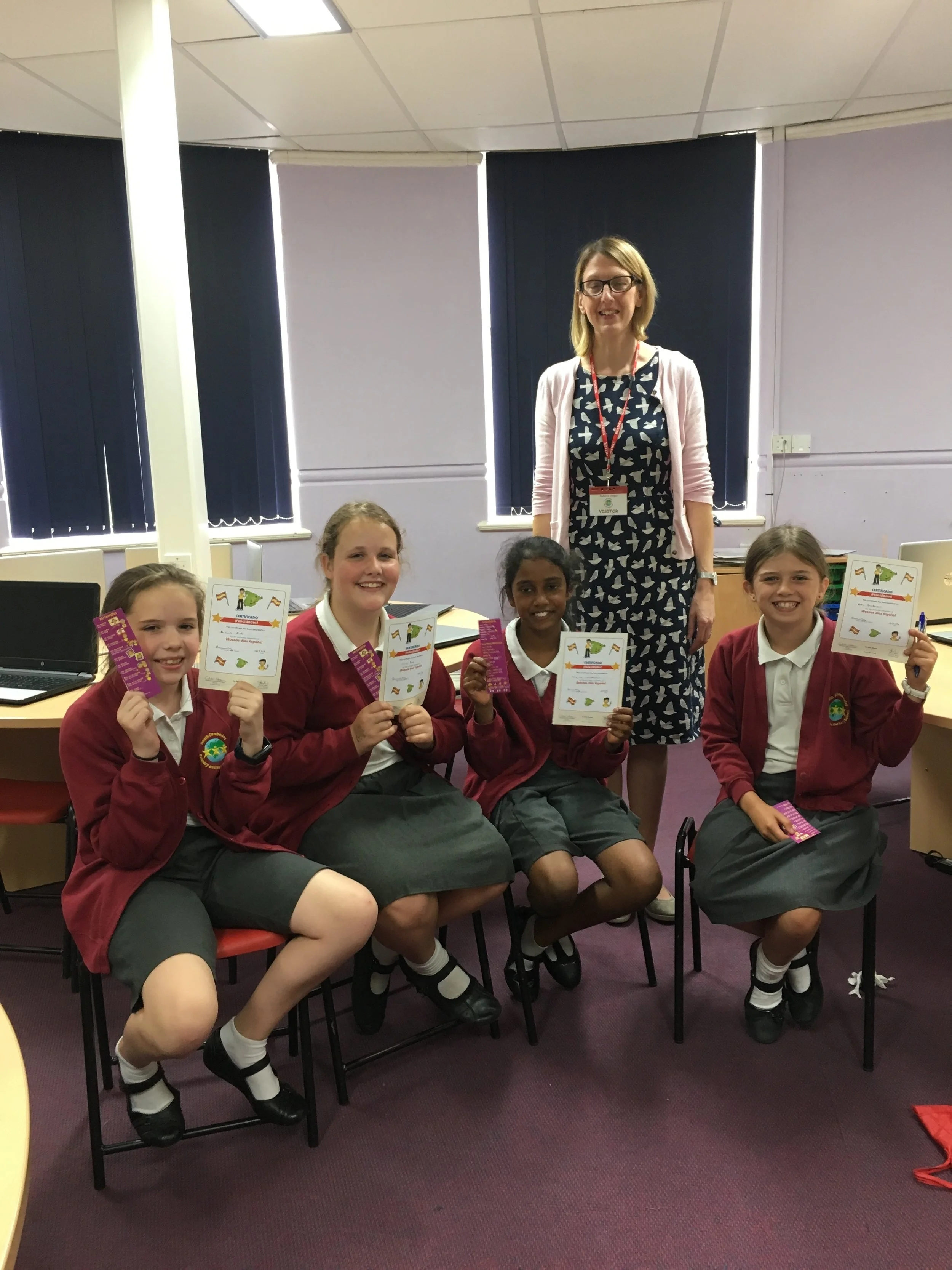 Year 6s with their end of course certificates. ¡Enhorabuena!