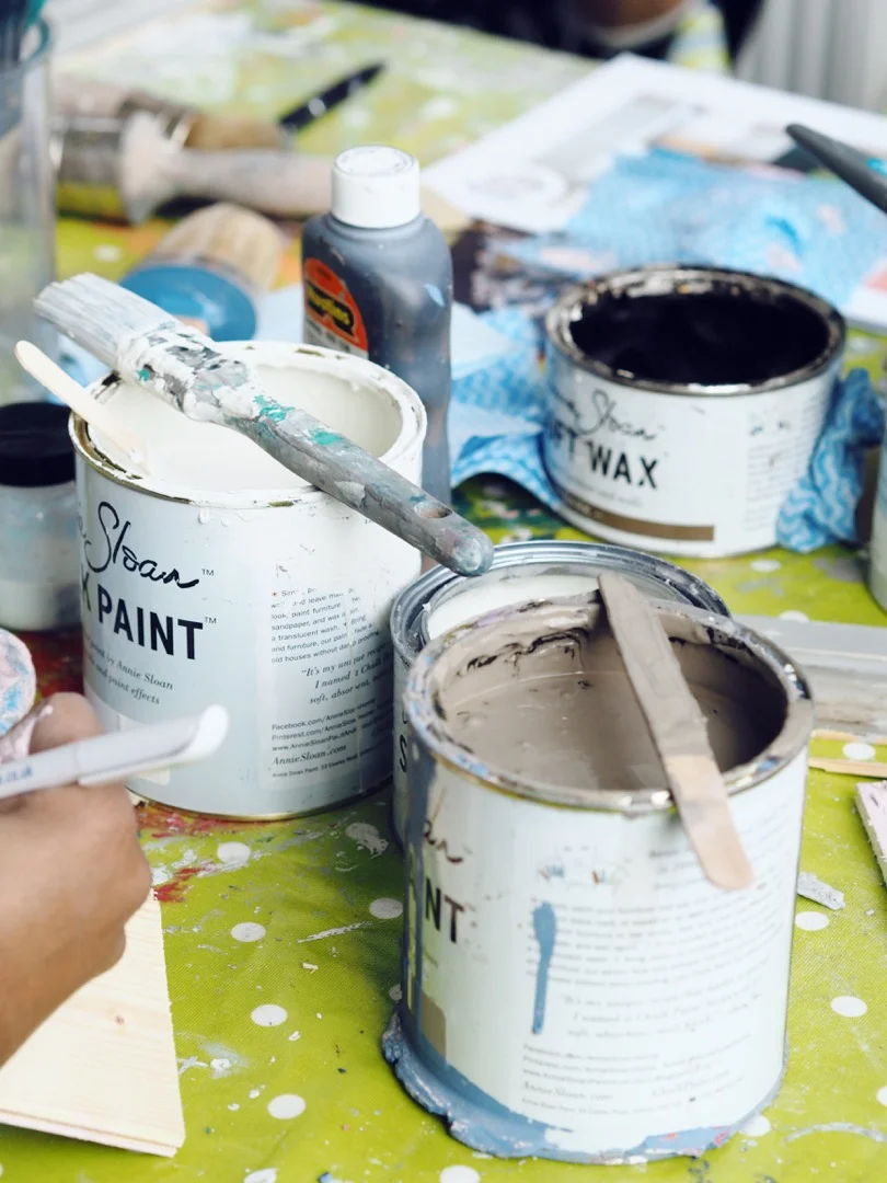 I LEARN HOW TO USE CHALK PAINT AT AN ANNIE SLOAN — SARAH AKWISOMBE