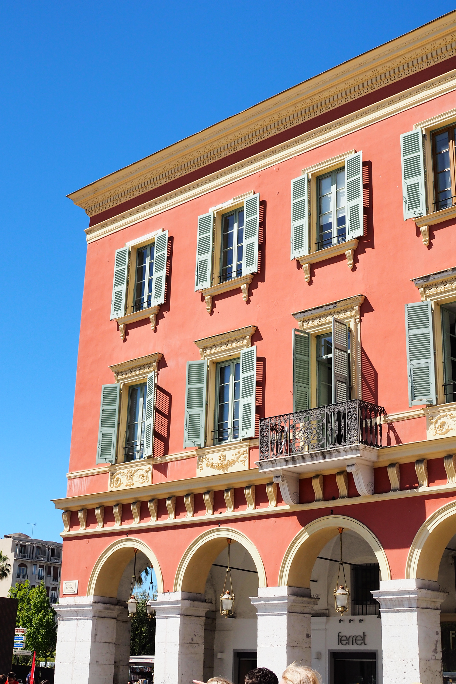 My blogger photo diary of my family trip to Nice in the south of France with Airbnb