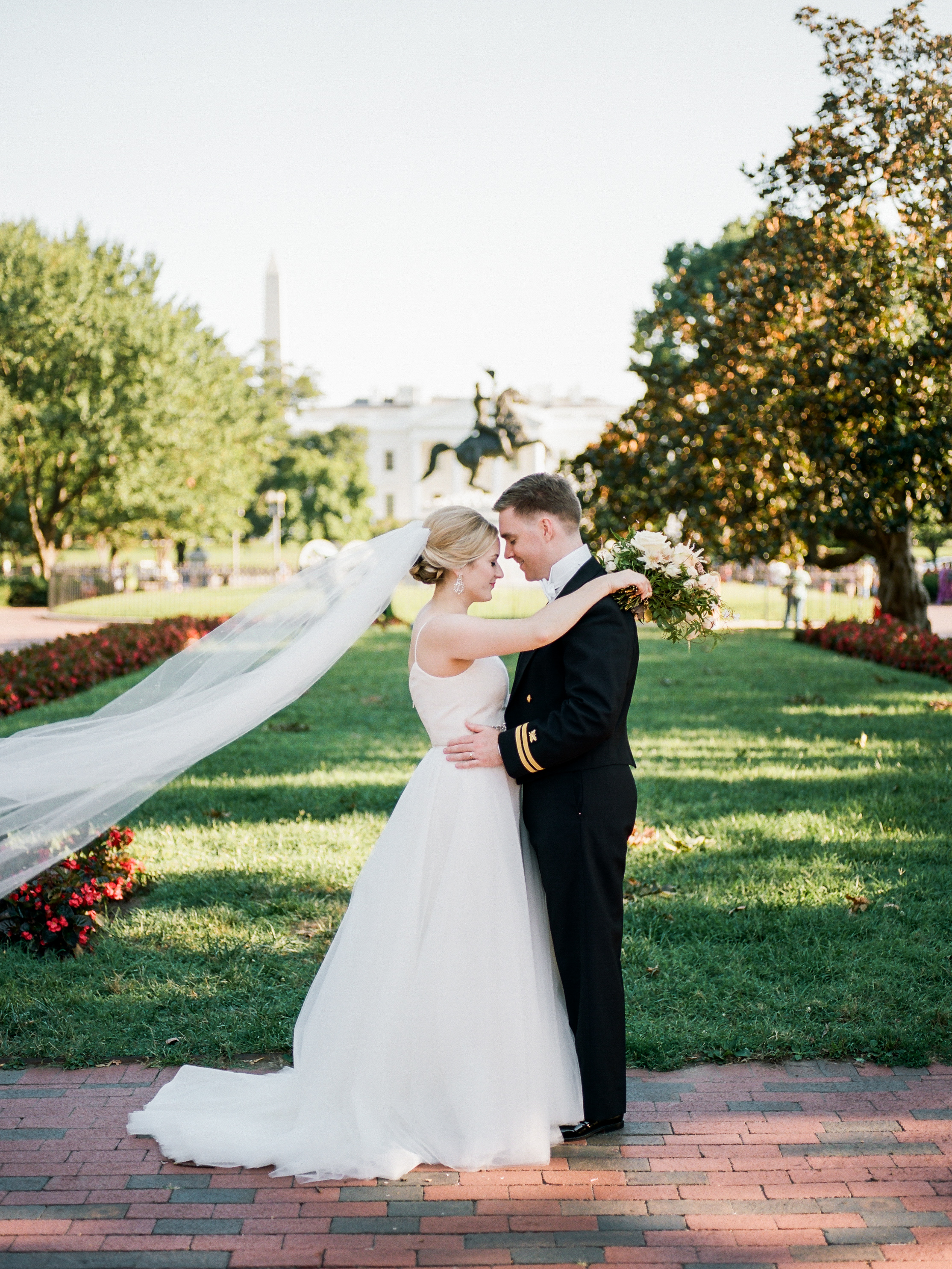 married (sneak peek): lois & jay