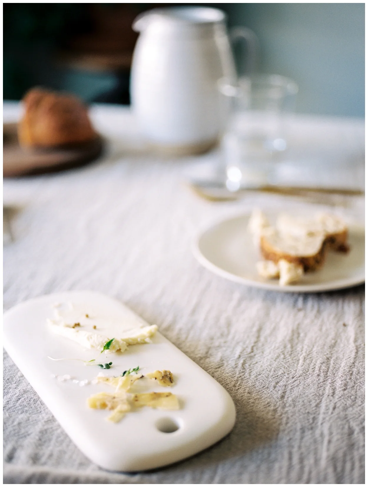 Cozy lifestyle session with couple cooking in the kitchen from LOOM Curated by fine art photographer Lissa Ryan Photography